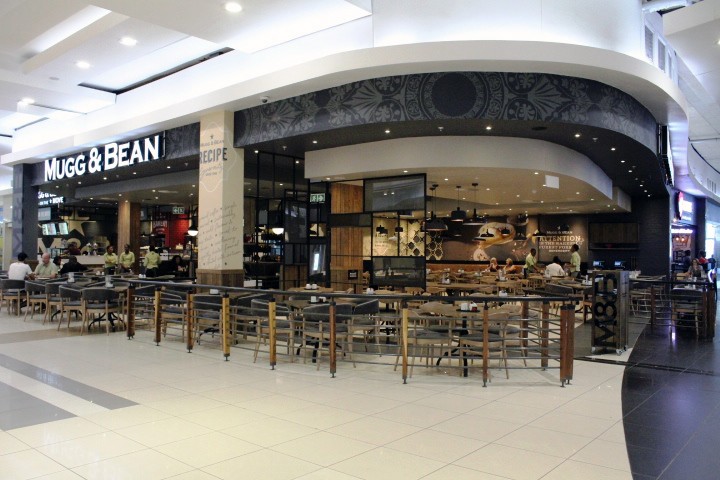 Outside view of Mugg&Bean store