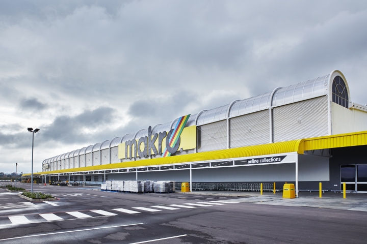 Outside view of Makro store